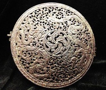 西藏铁器藏品破译藏文化密码