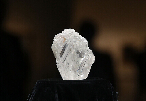 813克拉巨钻原石在瑞典以6300 美元拍出