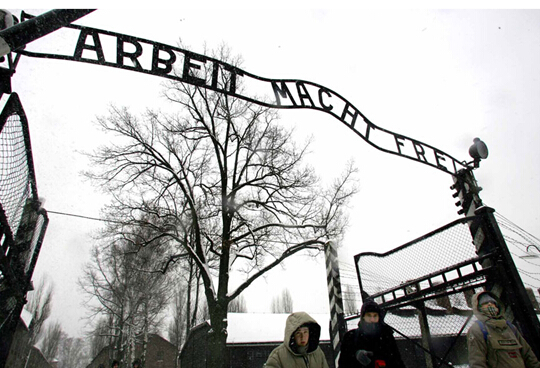 两名比利时人将因盗窃纳粹集中营遗址物品面临审判
